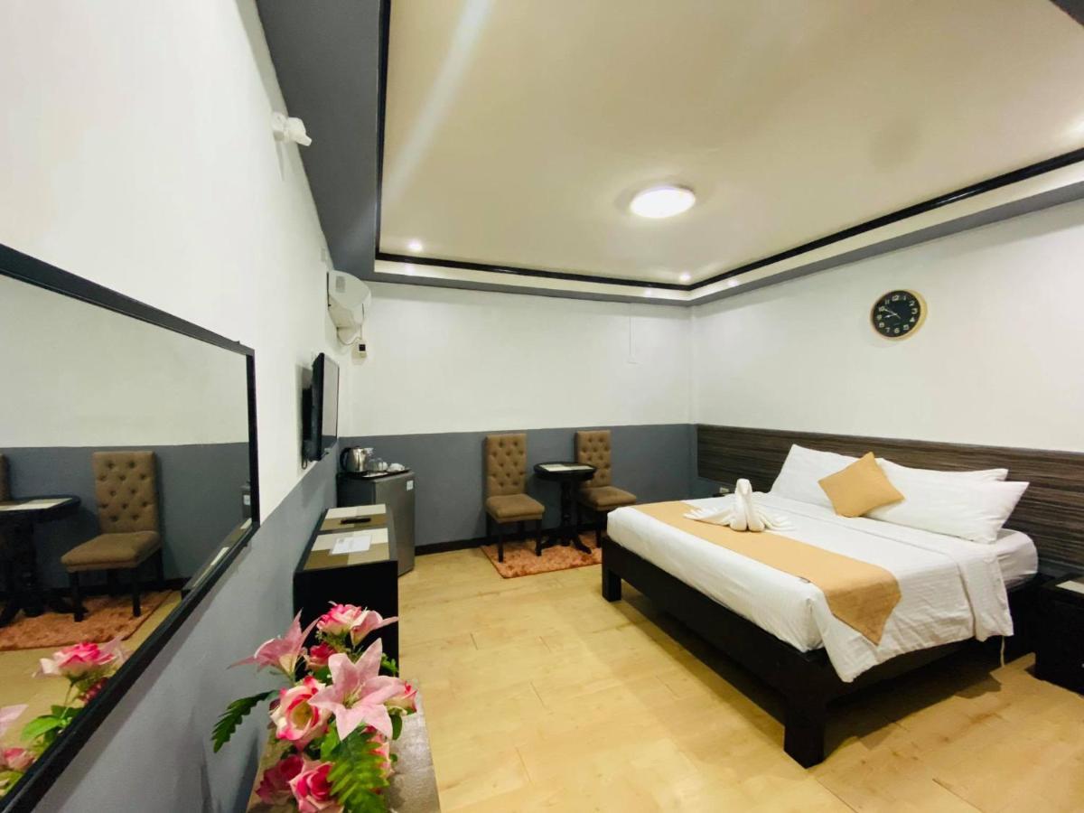 Amax Inn Makati Makati City Exterior photo