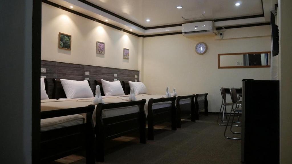 Amax Inn Makati Makati City Exterior photo