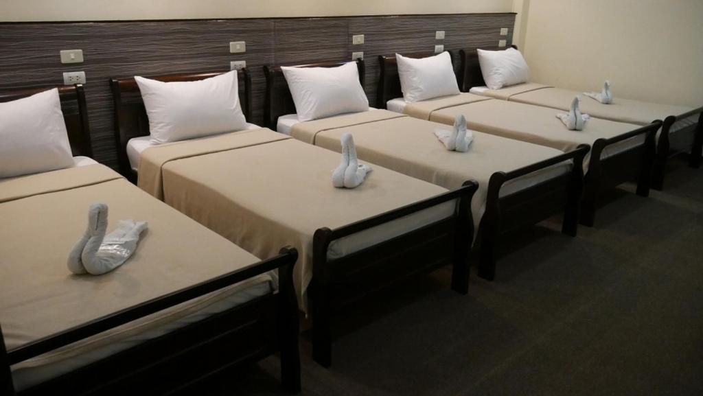Amax Inn Makati Makati City Exterior photo