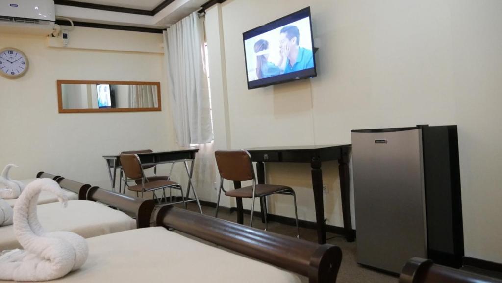Amax Inn Makati Makati City Exterior photo