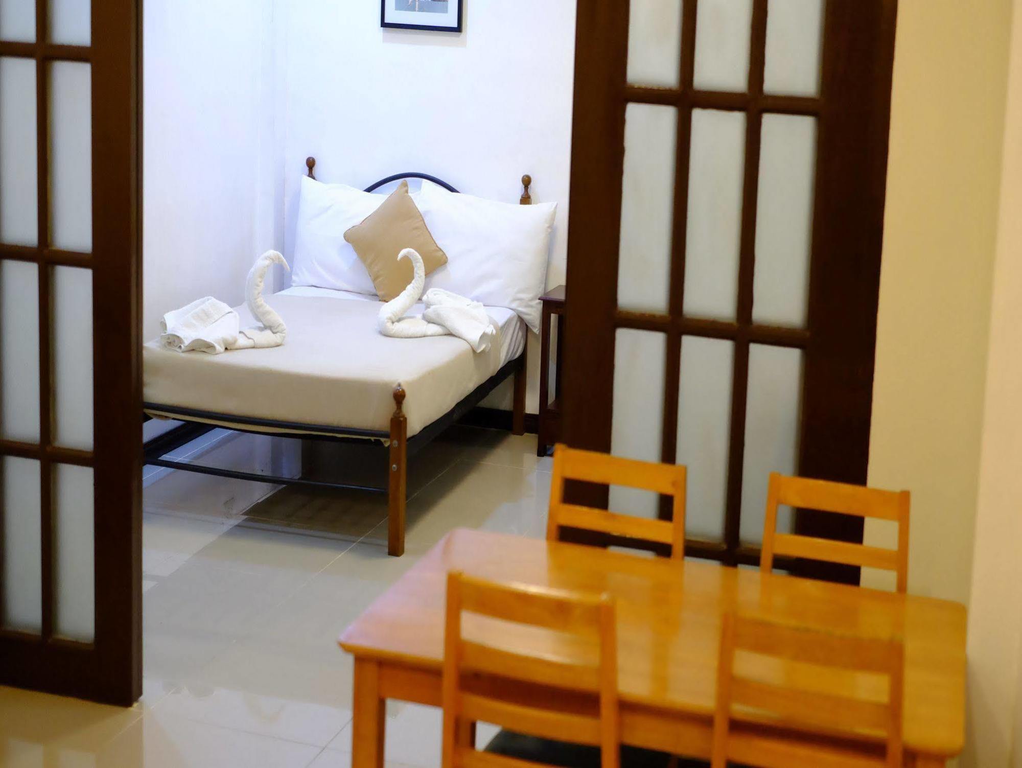 Amax Inn Makati Makati City Exterior photo