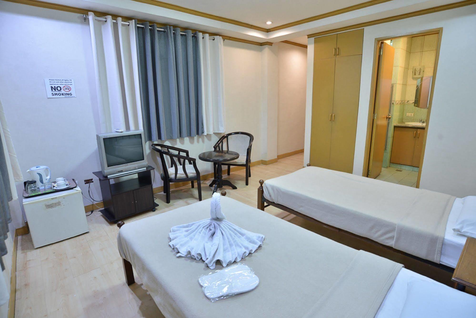 Amax Inn Makati Makati City Exterior photo
