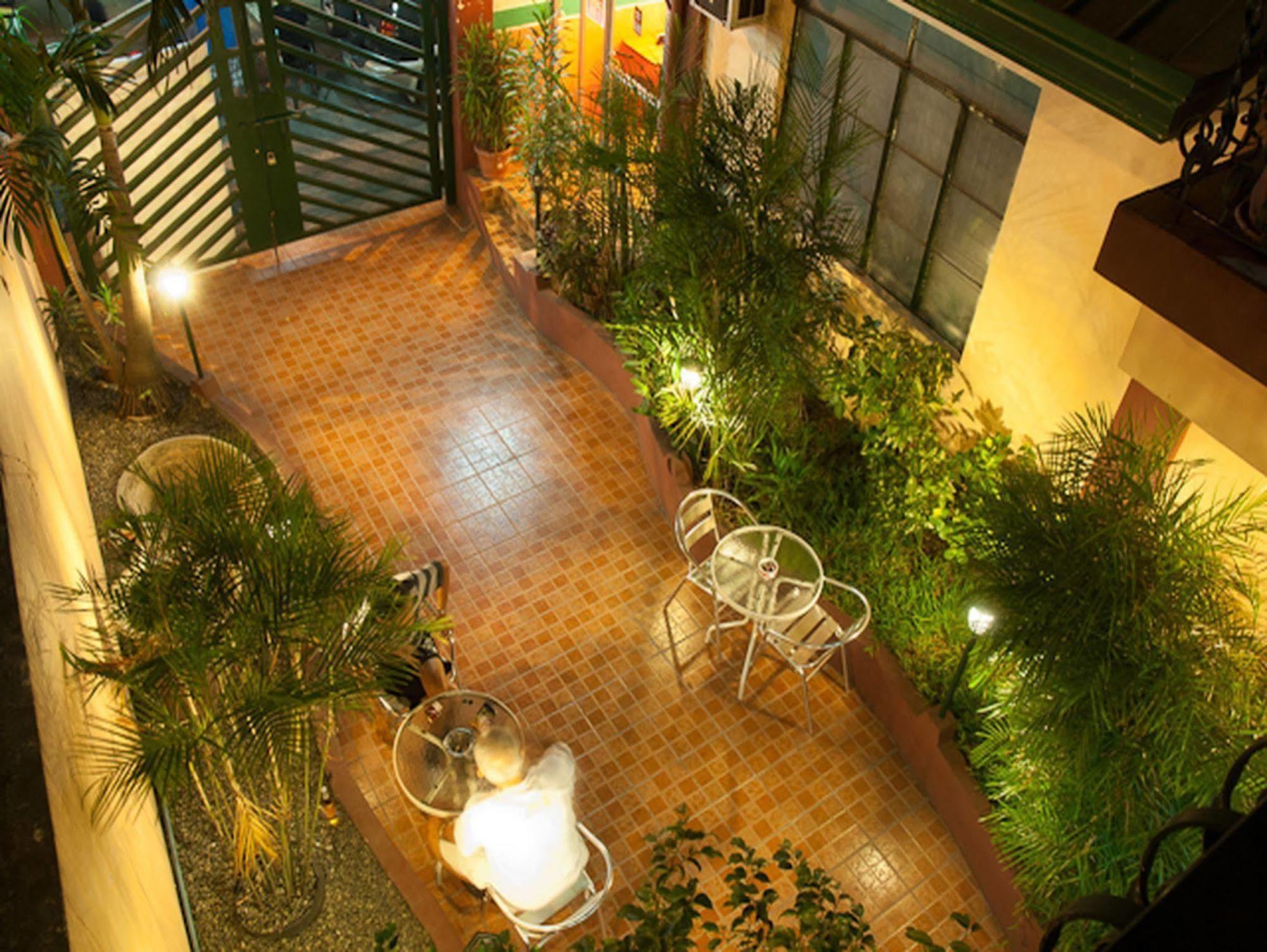 Amax Inn Makati Makati City Exterior photo