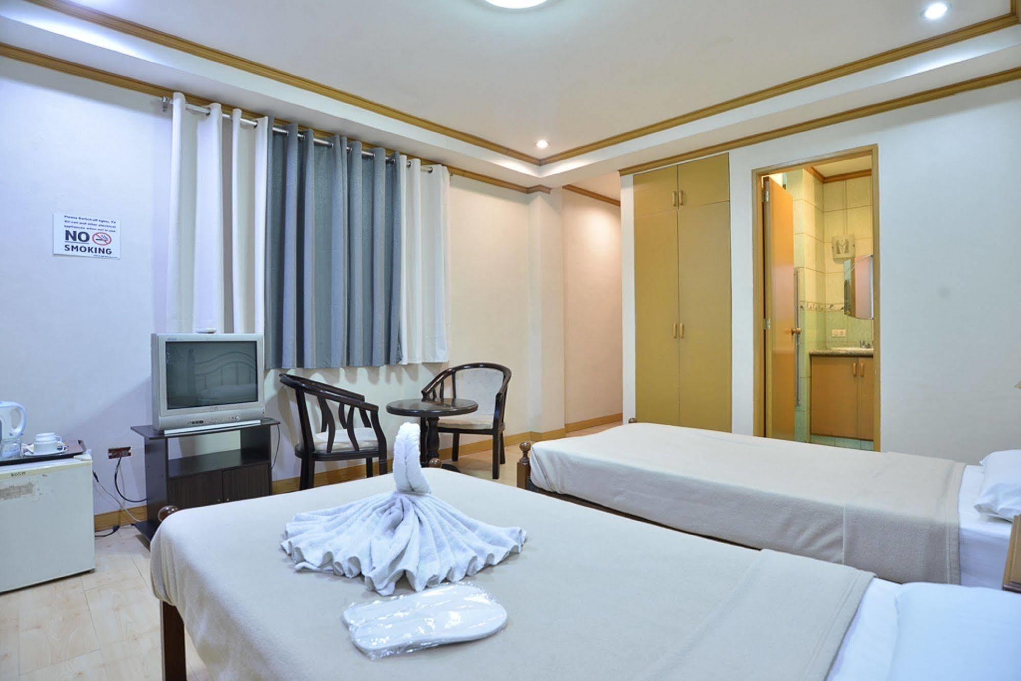 Amax Inn Makati Makati City Exterior photo